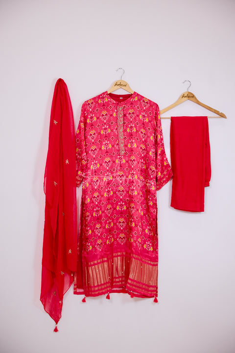 Pink Kurta, Pants and Dupatta set in Gajji Silk