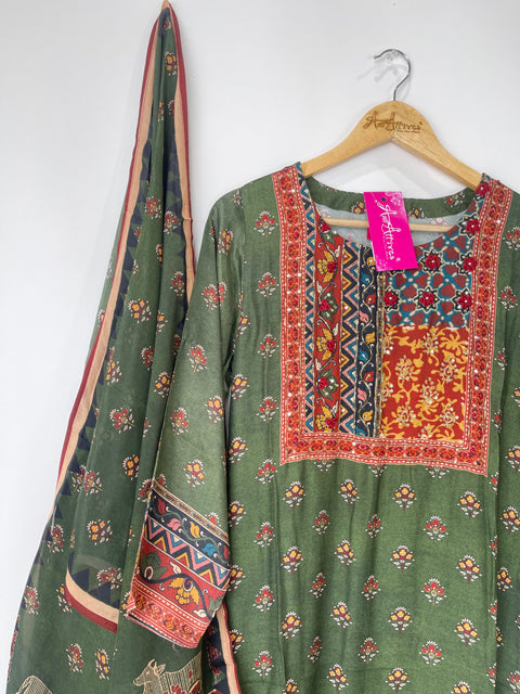 Green Kurta, Pants and Dupatta set in Gajji Silk